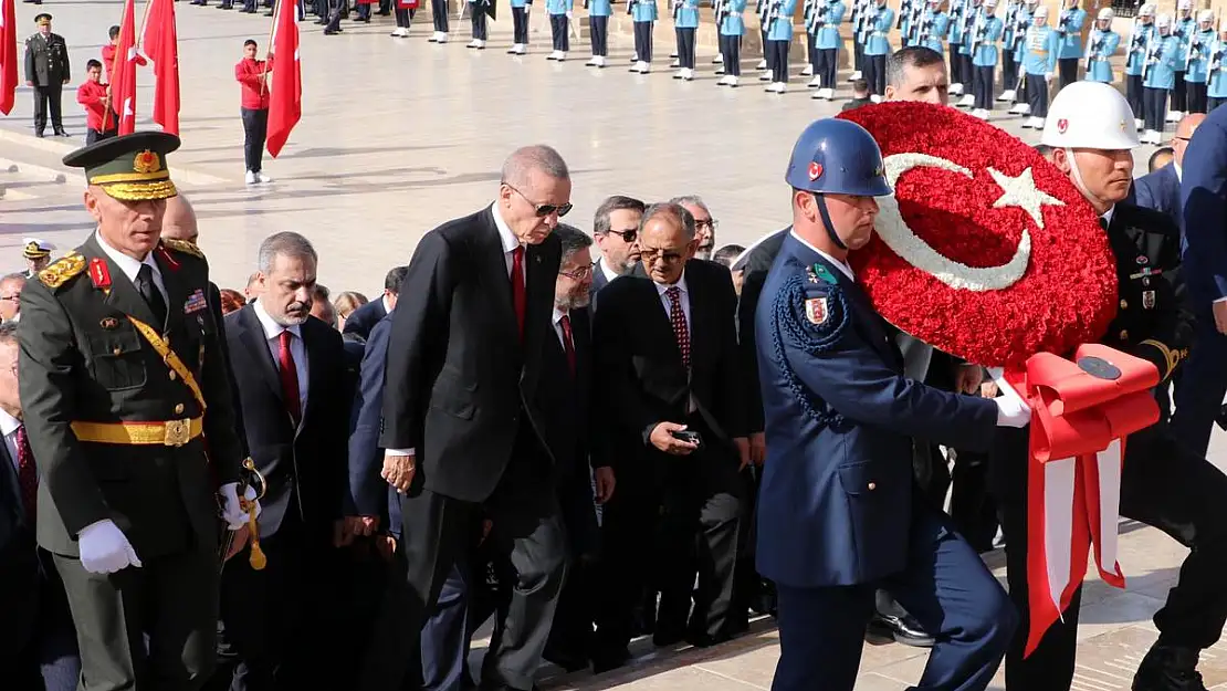 Erdoğan Anıtkabir Özel Defteri’ne yazdı: Cumhuriyet, hiç olmadığı kadar güvendedir!