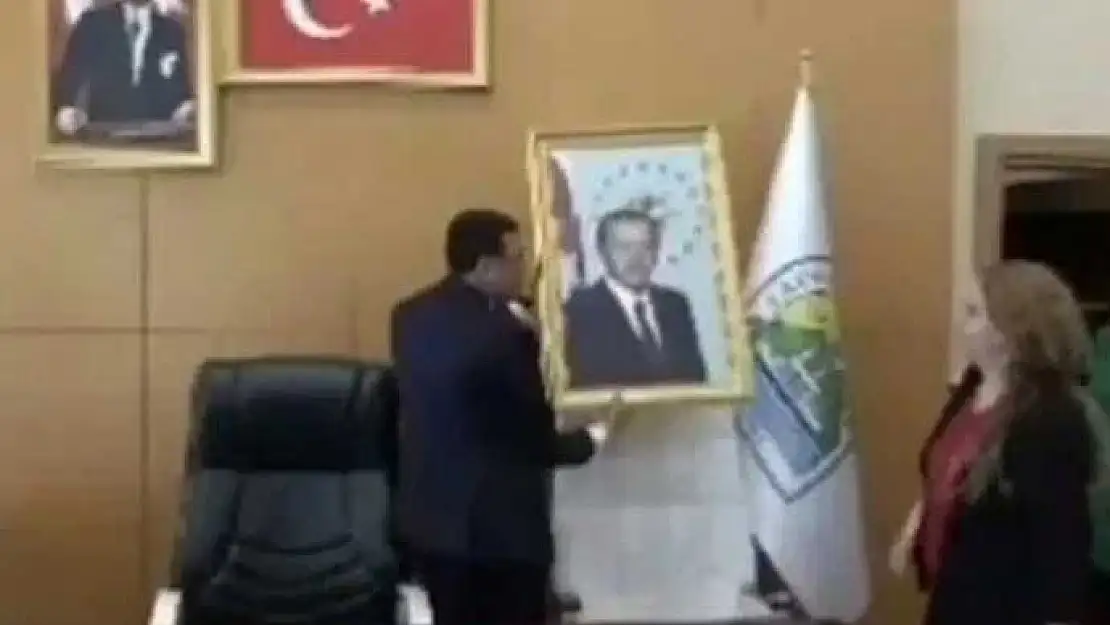 Erdoğan’ın fotoğrafını idiren Başkana soruşturma