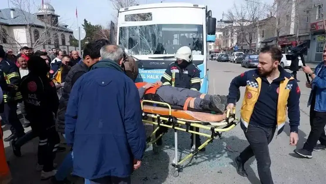 Erzurum'da Büyük Kaza: 14 Yaralı