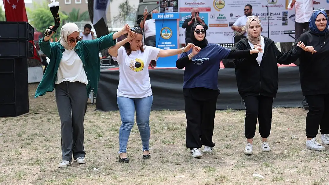 Erzurumlular İzmir’deki piknik şöleninde bir araya geldi