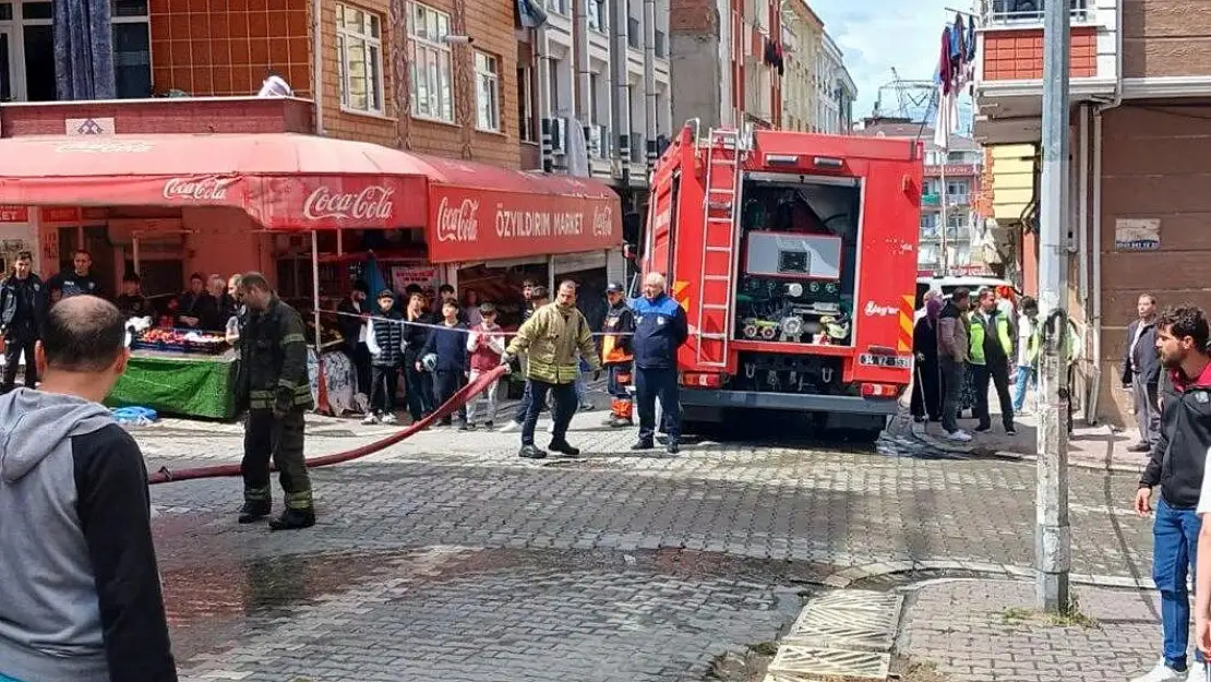 Esenyurt'ta korkutan çatı yangını