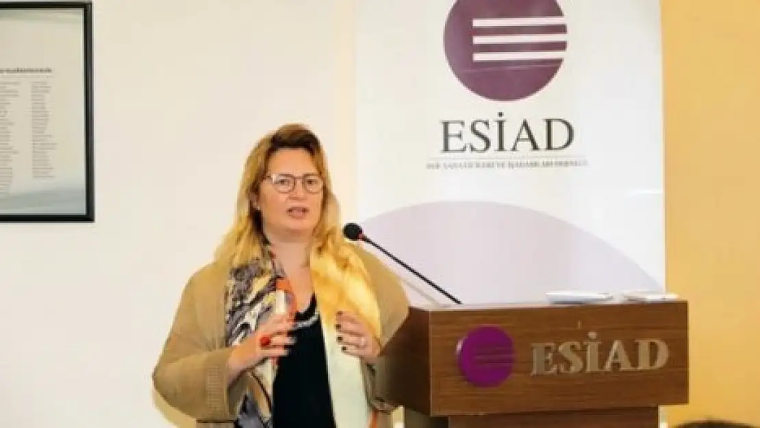 ESİAD’ın yeni yıl kokteylinde İzmirli iş insanları