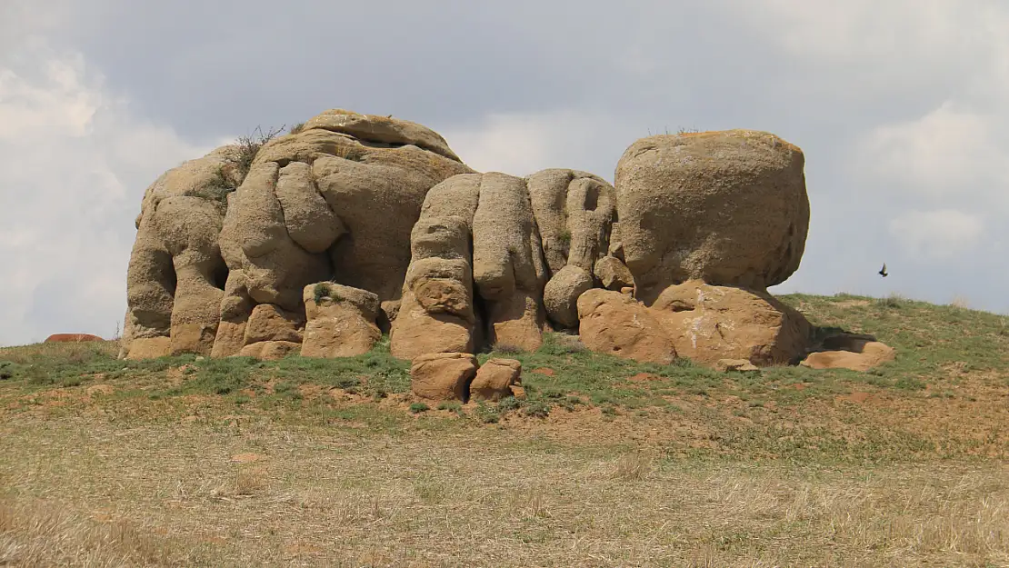 Esrarengiz kayalar turizme kazandırılmayı bekliyor