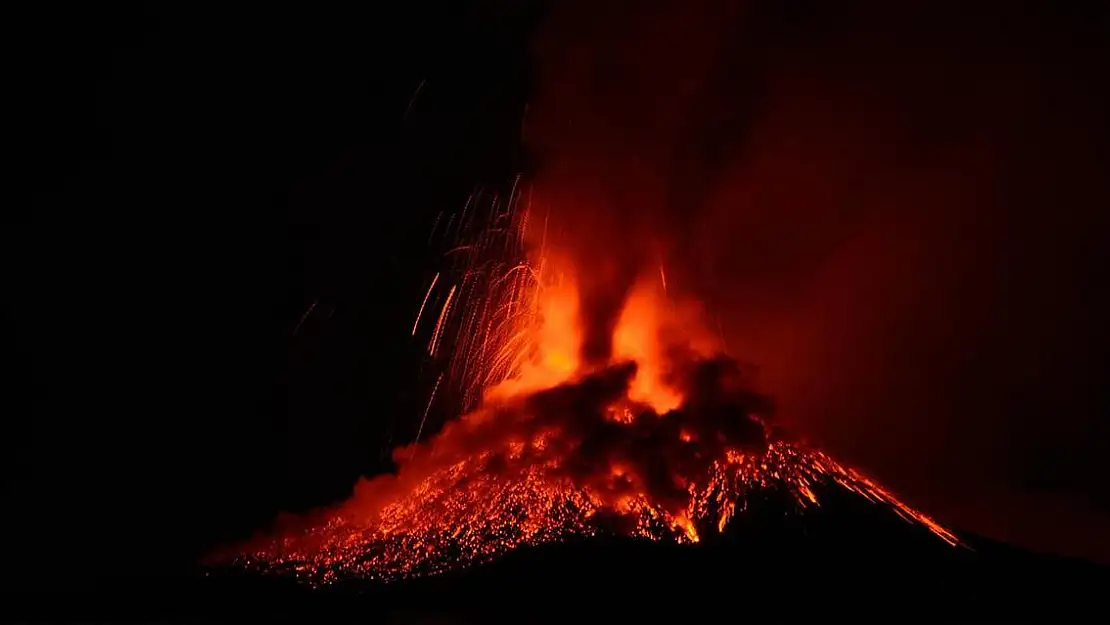 Etna Yanardağı yeniden aktif