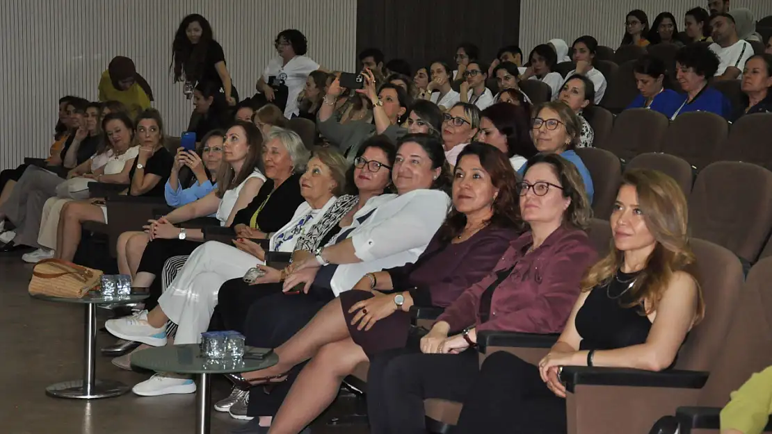EÜ Hemşirelik'te kuşaklar buluştu, hikâyeler alkış topladı