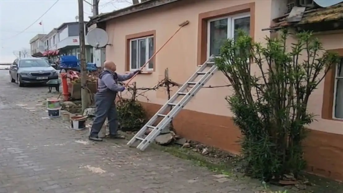 Evleri boyayıp seçim kazandı