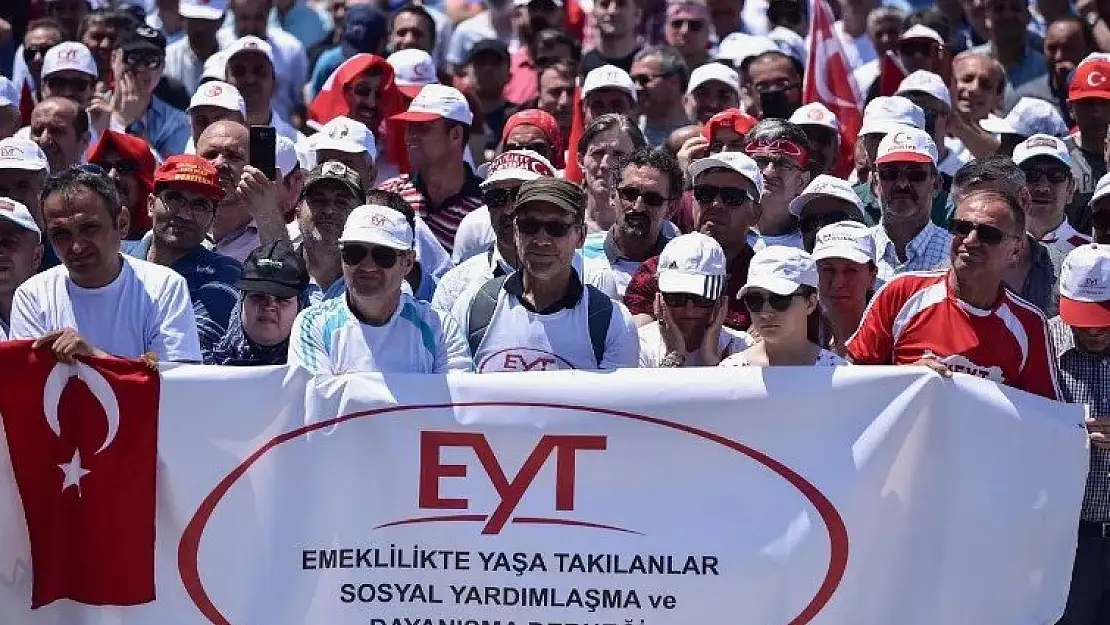 EYT mağdurlarına müjde: O yıllar arasında sigorta girişiniz varsa yaşadınız! Kademeli emeklilik kapıda…