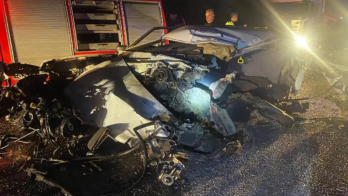 Feci trafik kazası: Ölü ve yaralılar var