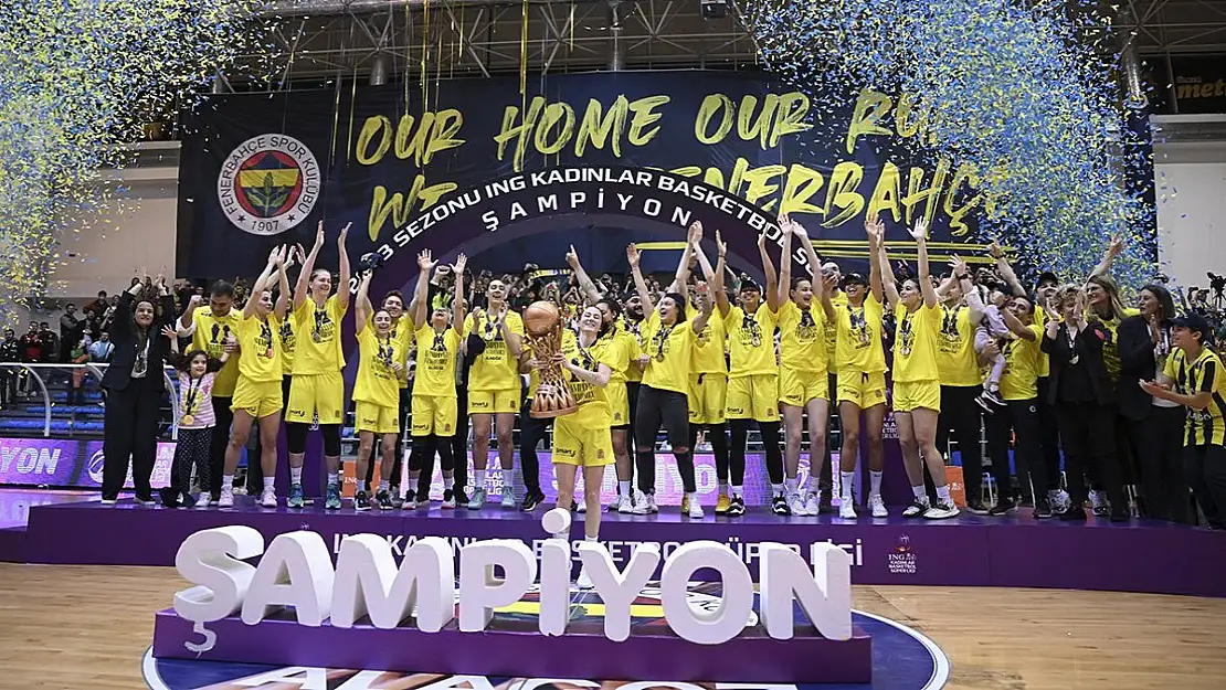 Fenerbahçe Alagöz Holding şampiyon oldu