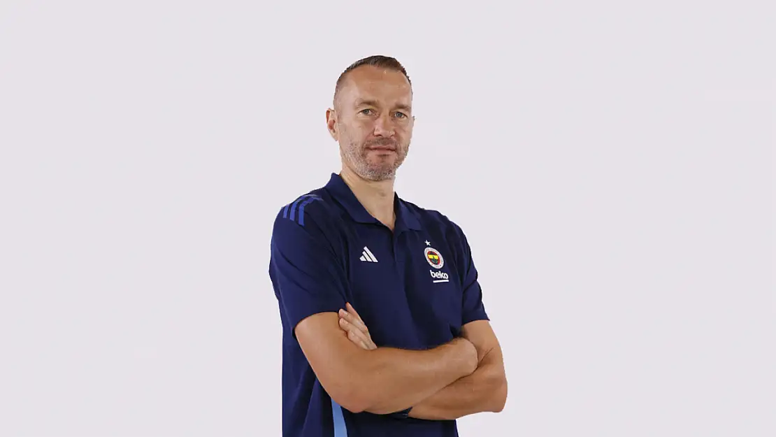 Fenerbahçe Beko'nun yardımcı antrenörü çıplak poz verdi, gündem oldu!