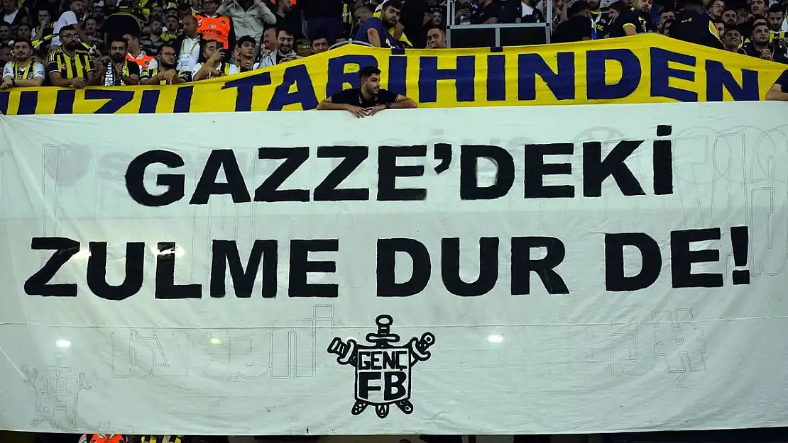 Fenerbahçe taraftarları Gazze için pankart açtı!