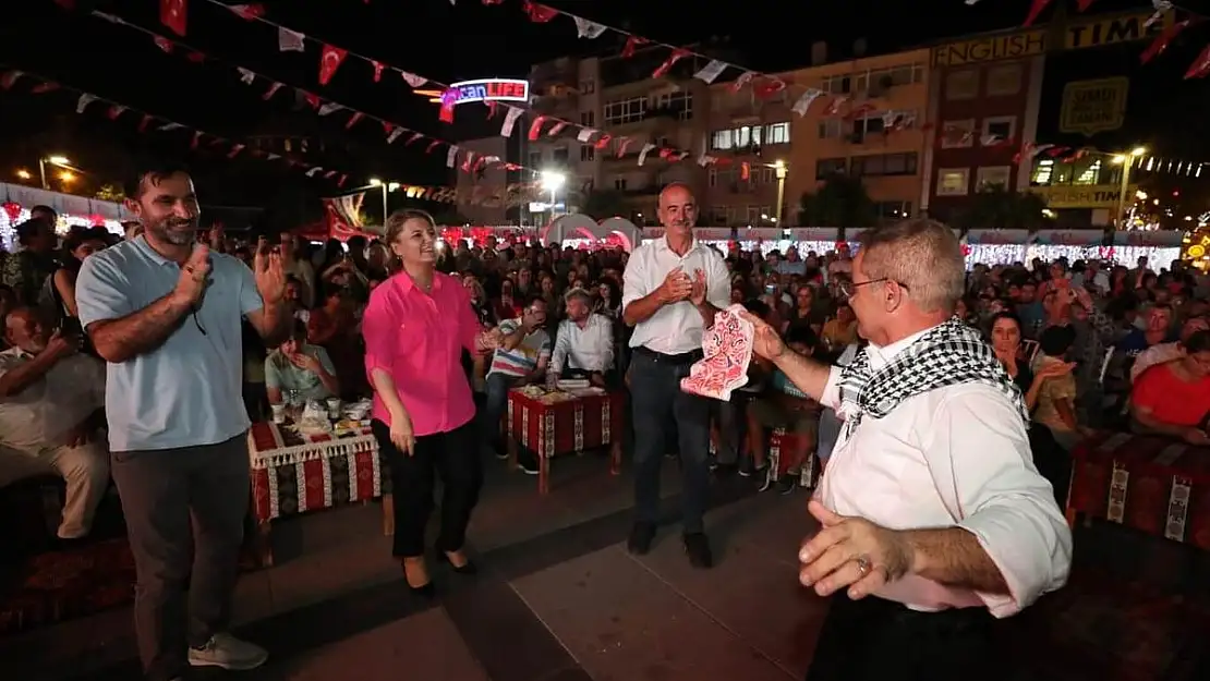 Festival’de düzenlenen sıra gecesi ilgi gördü