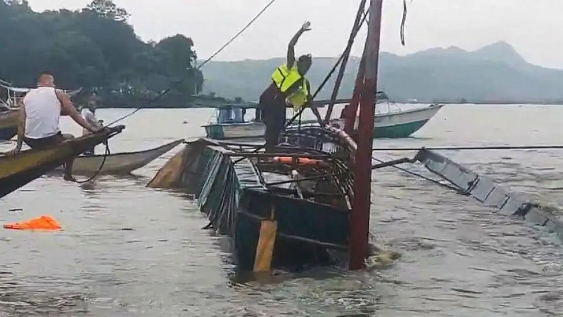 Filipinlerde tekne alabora oldu