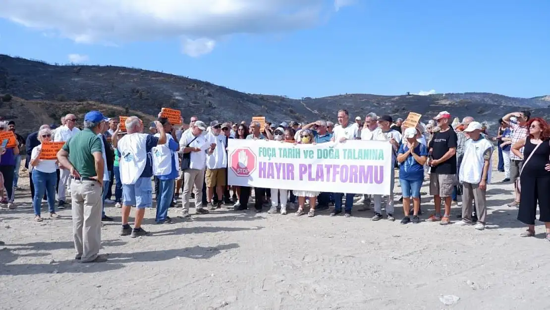 Foçalı yurttaşlardan orman yangını protestosu