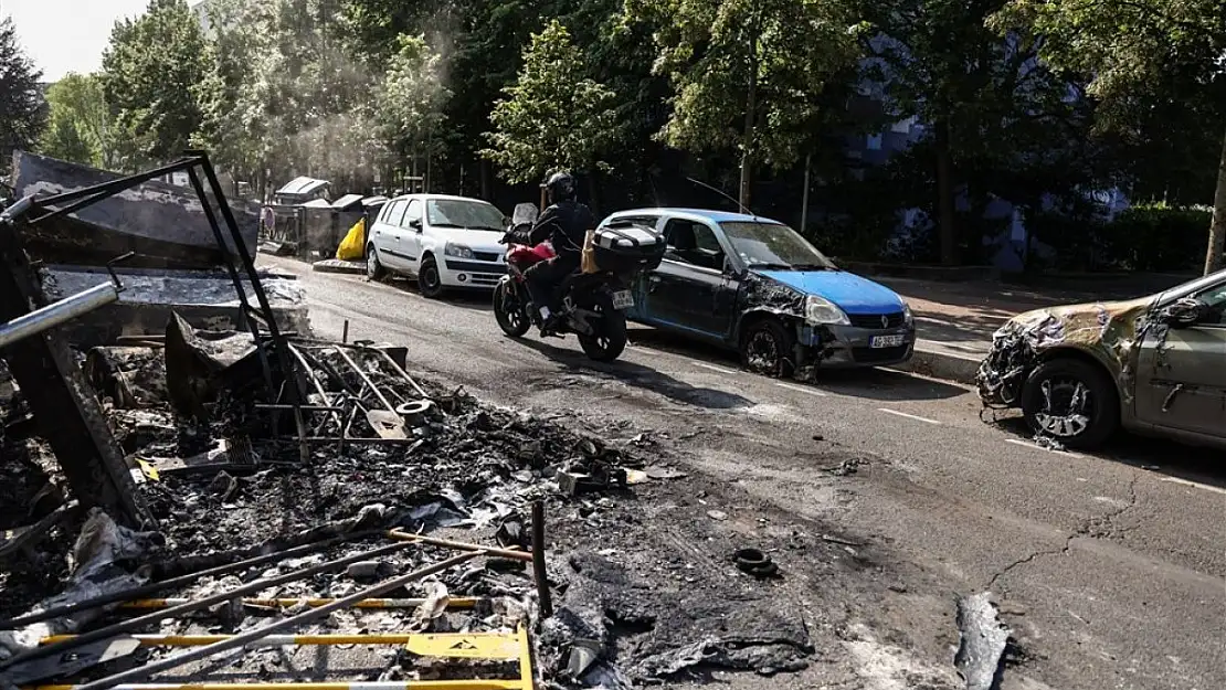 Fransa'nın Nanterre kentinde sokaklar karıştı