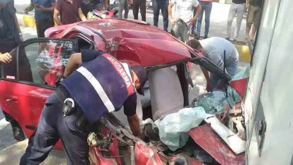 Gaz pedalı takılı kalınca kaza kaçınılmaz oldu