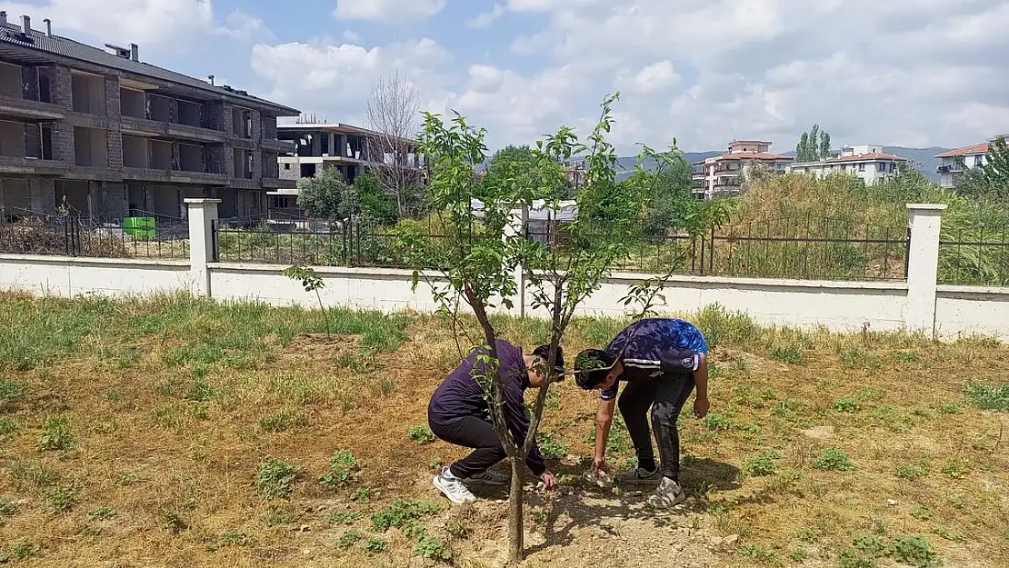 Gazi Umur Bey Lisesi – Okulumuza Bahar Geldi