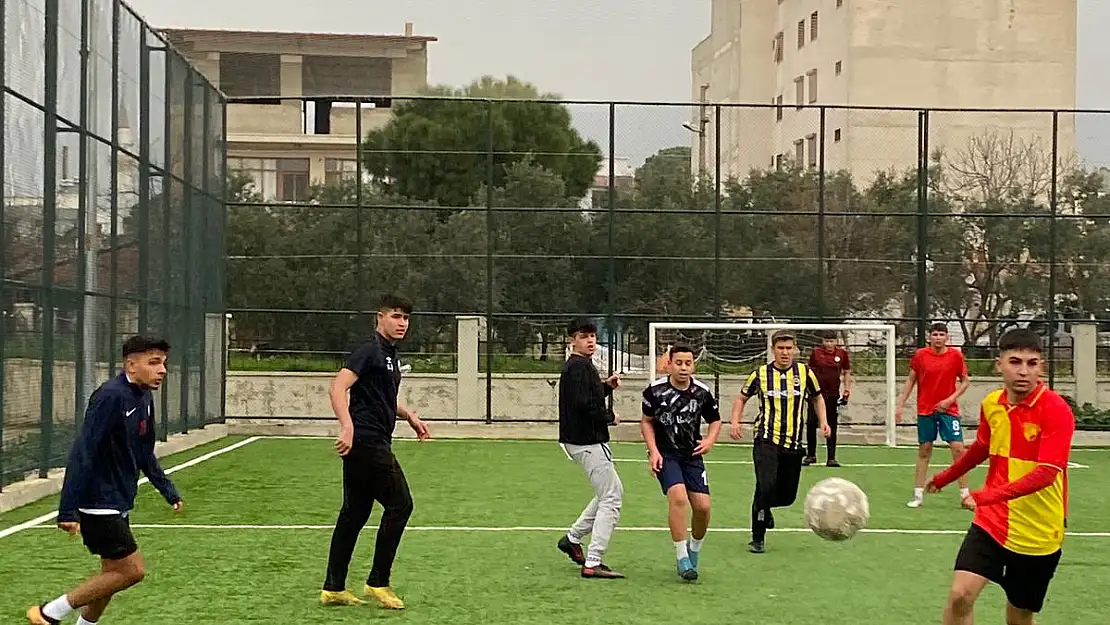 Gazi Umurbey’de futbol