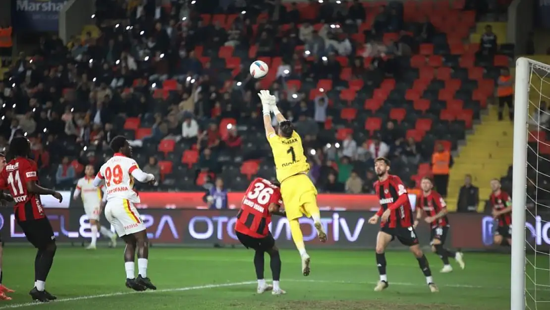 Gaziantep FK - Göztepe maçında ilk yarı sona erdi!