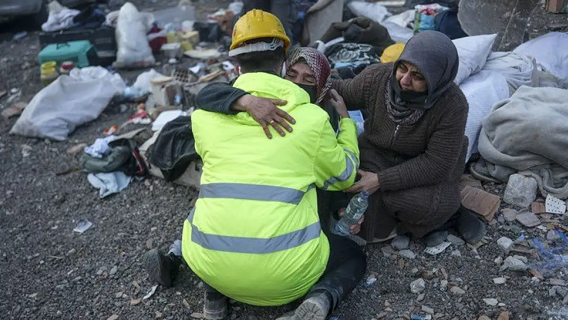 Gaziantep’te depremde yıkılan bir binada kolon kestiği öğrenilen 2 kişi tutuklandı