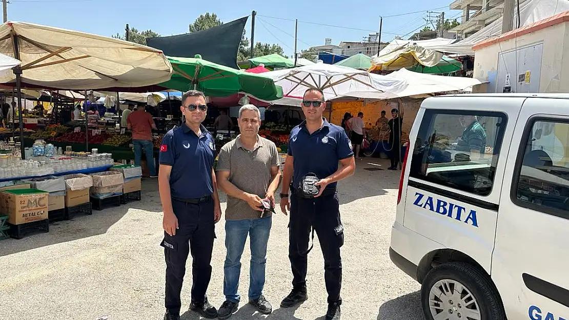 Gaziemir Belediyesi zabıtasından örnek davranış