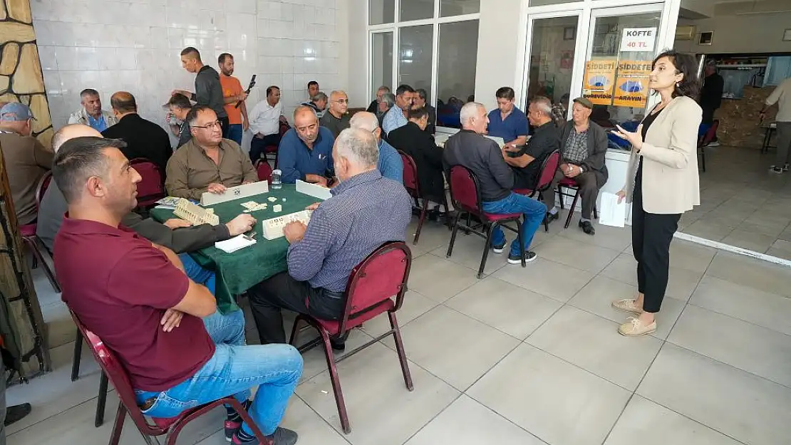 Gaziemir’in kahvehanelerinde şiddete farkındalık çalışması