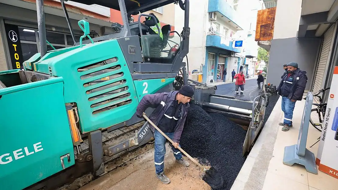 Gaziemir'in yollarında aralıksız çalışma