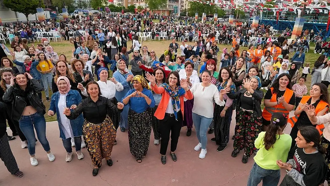 Gaziemirli kadınlar, 'Kadın Şenliği'yle baharı karşıladı