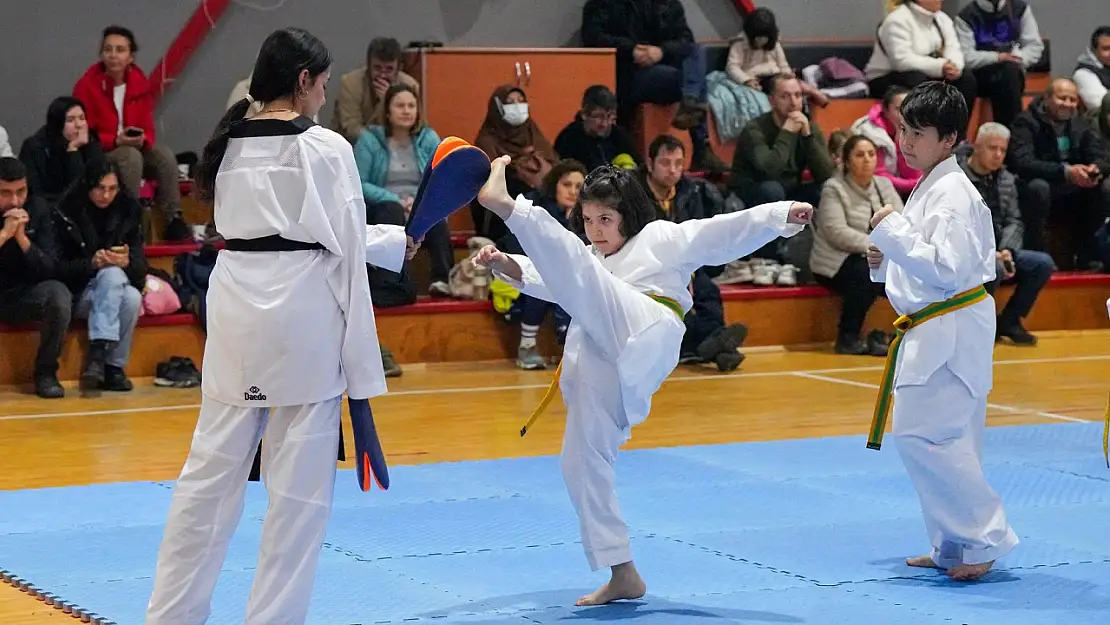 Gaziemirli Taekwondocular'dan kuşak sınavında zafer