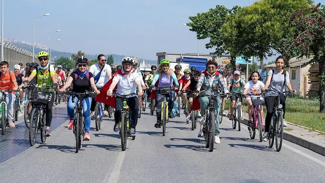 Gaziemirliler Dünya Bisiklet Günü’nde pedal çevirdiler