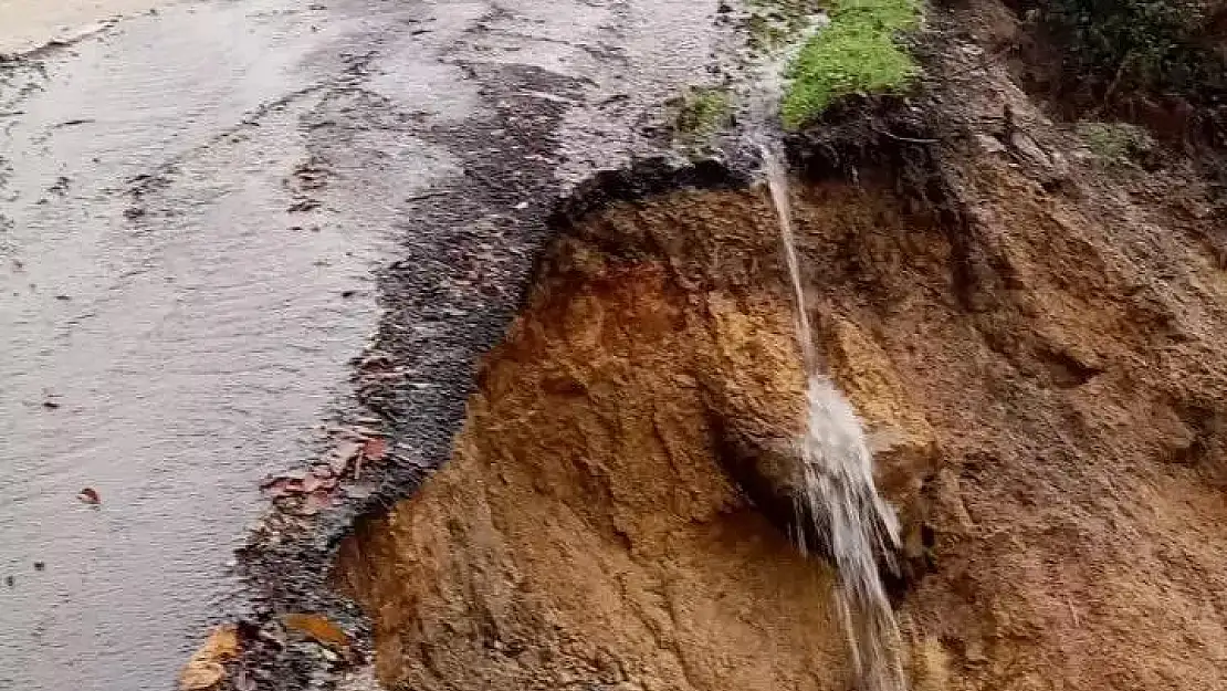 Gaziosmanpaşa'da 14 evin etkilendiği toprak kayması!