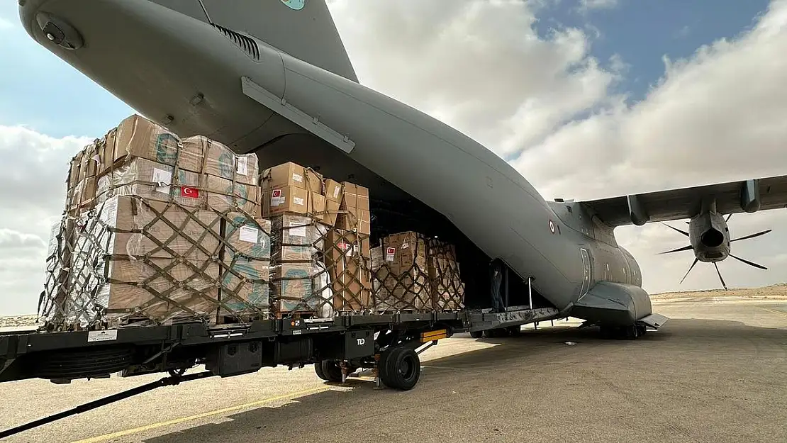 Gazze’ye yardım taşıyan askeri uçak Mısır’a ulaştı