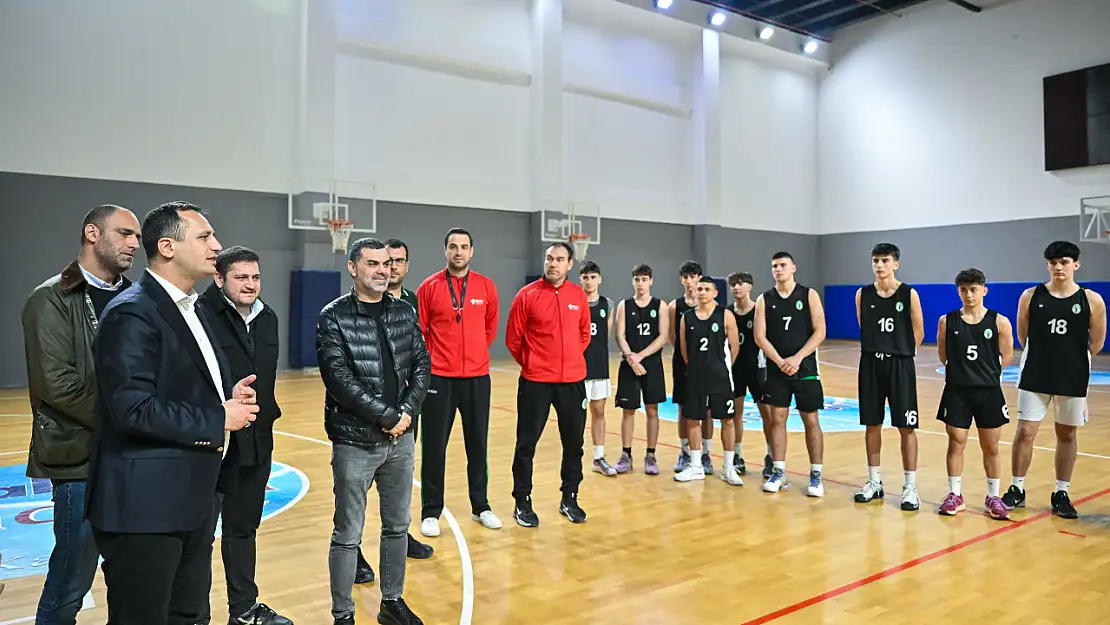 Genç basketbolcular şampiyonluk yolunda