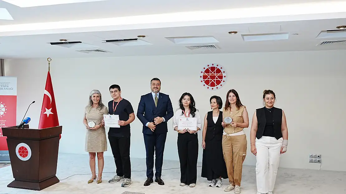 Genç Kalemler geleceğe iz bıraktı