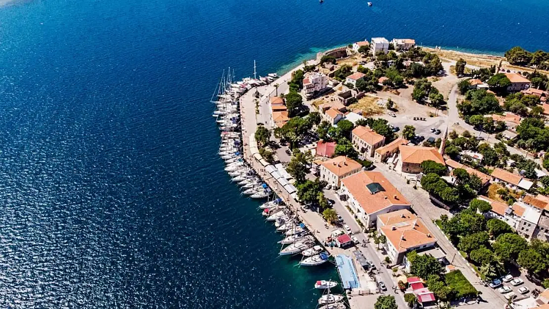 Gidenin aklından çıkmıyor: İzmir'de yeşille mavinin buluştuğu ilçe görenleri hayran bıraktı