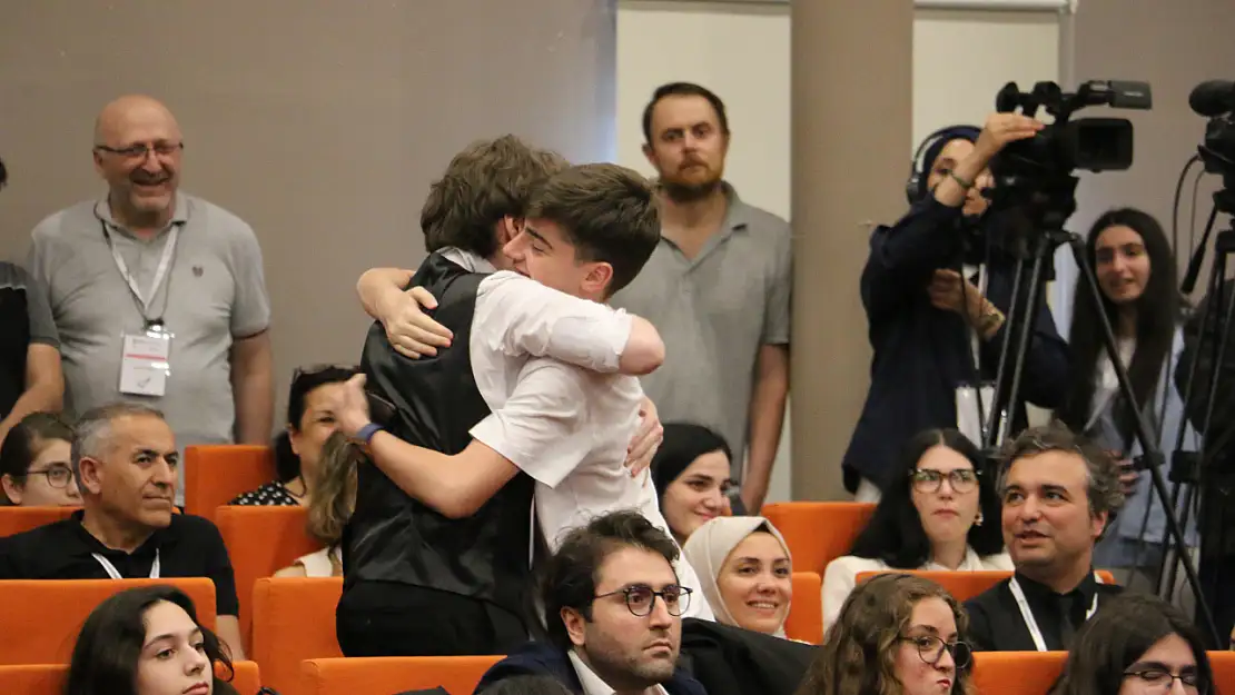 Girişimci gençlere altın fırsat: 500 bin TL ödül ve burs seni bekliyor!