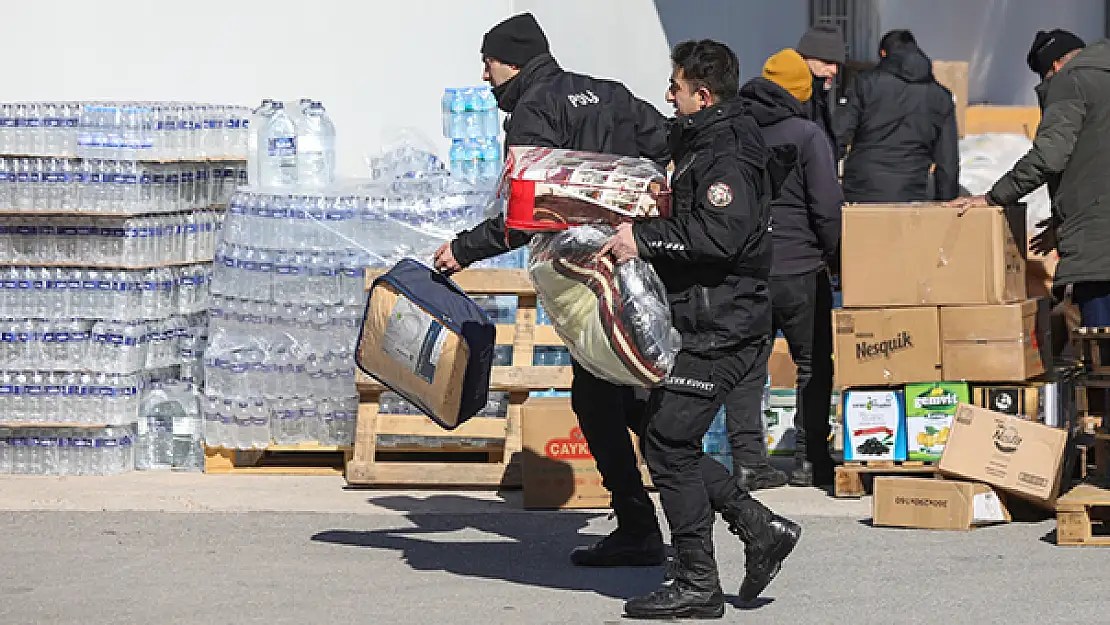 Gönüllü 225 polis İzmir’den deprem bölgesine gitti