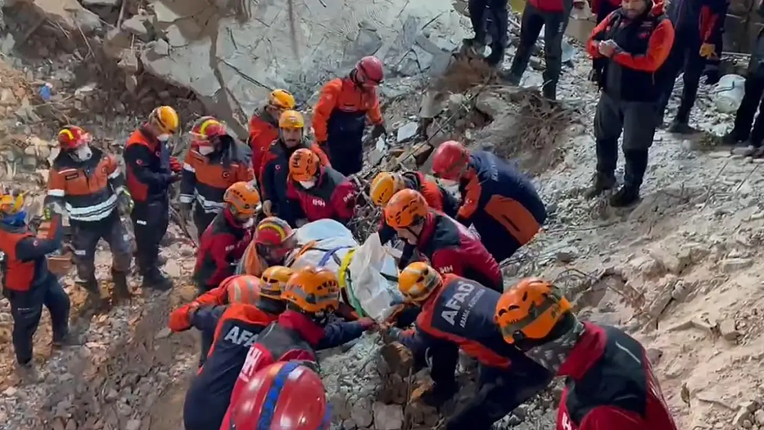 Güngören'de çöken binanın enkazında kalan işçiden acı haber!