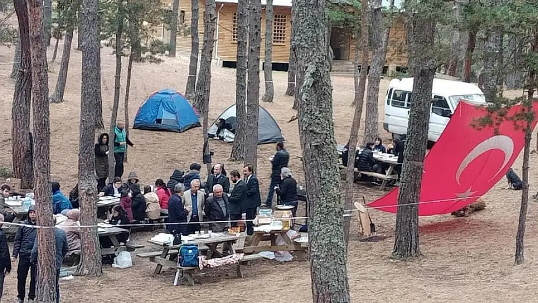 Hababam Sınıfı'ndan esinlenip okulu doğaya taşıdılar