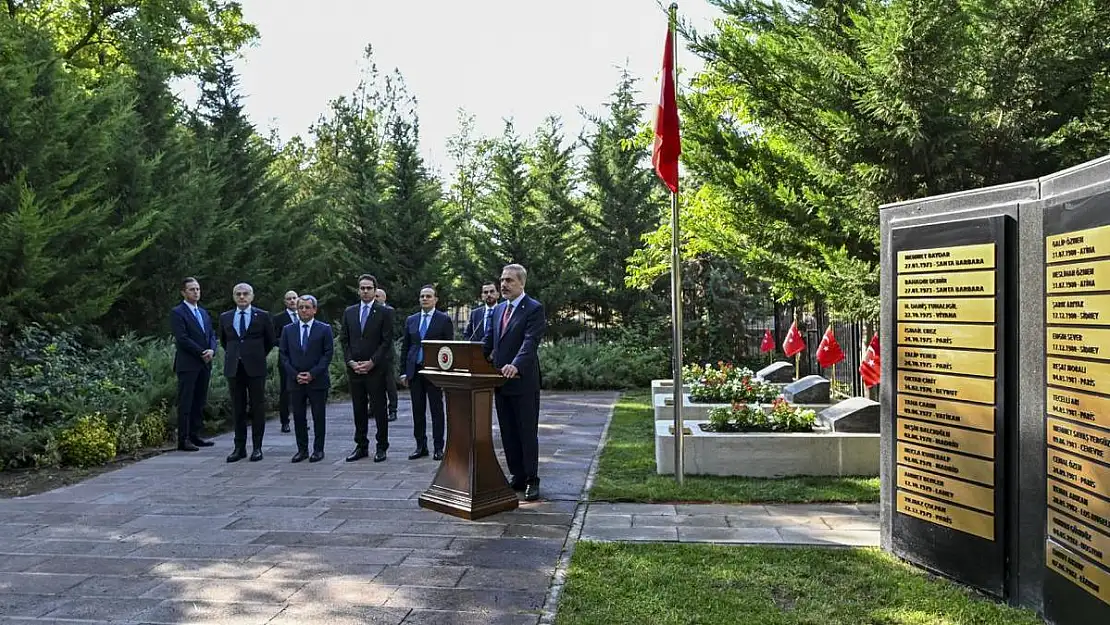 Hakan Fidan’dan Anıtkabir’e ziyaret