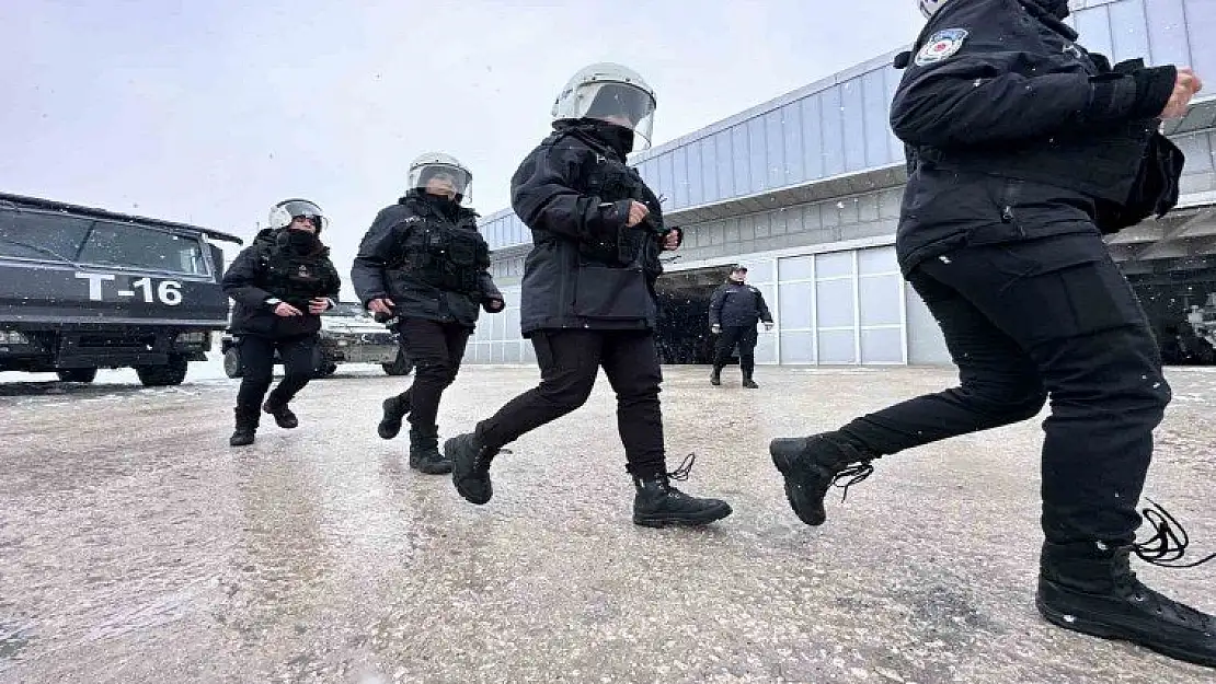 Hakkari’nin güvenliği kadınlara emanet!