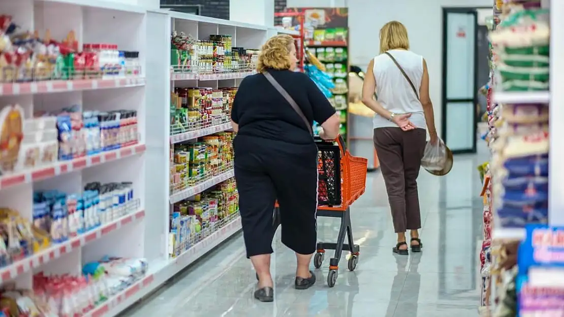 Halk Market ve Halk Giyim Seferihisarlıların yüzünü güldürüyor