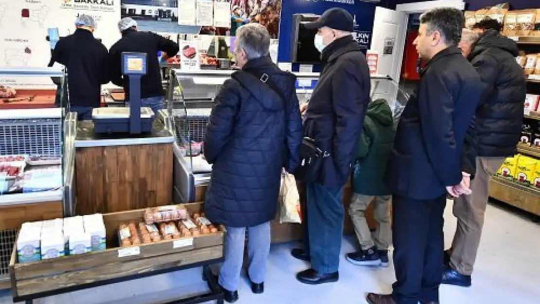 ‘Halkın Kasabı’na İzmirliler’den yoğun ilgi