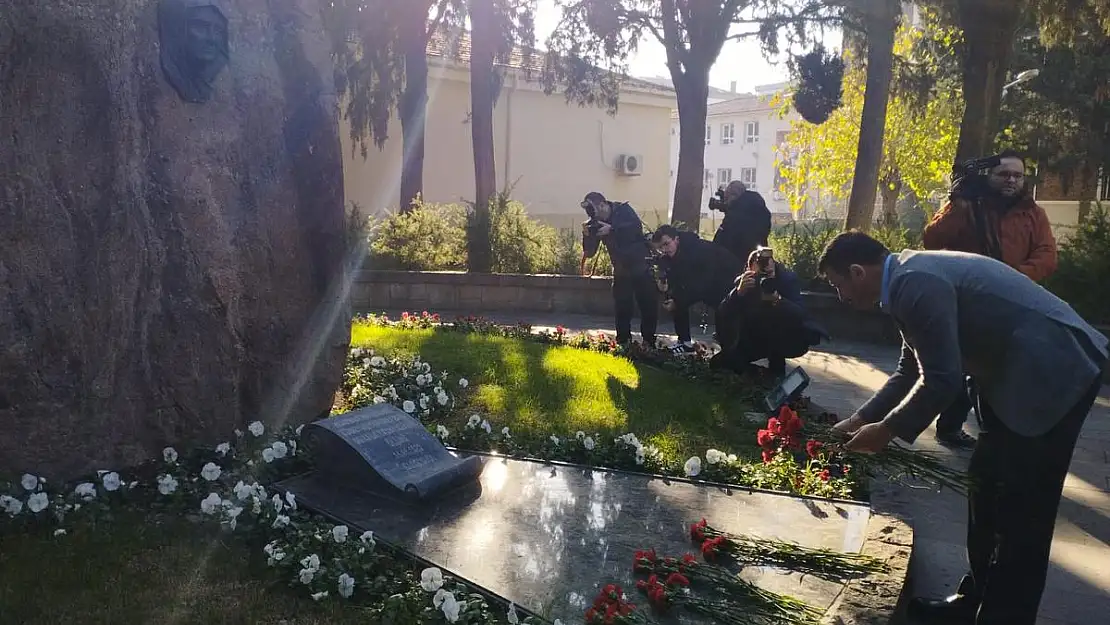 Hamza Dağ Zübeyde Hanım’ın Anıt Mezarı’nı ziyaret etti