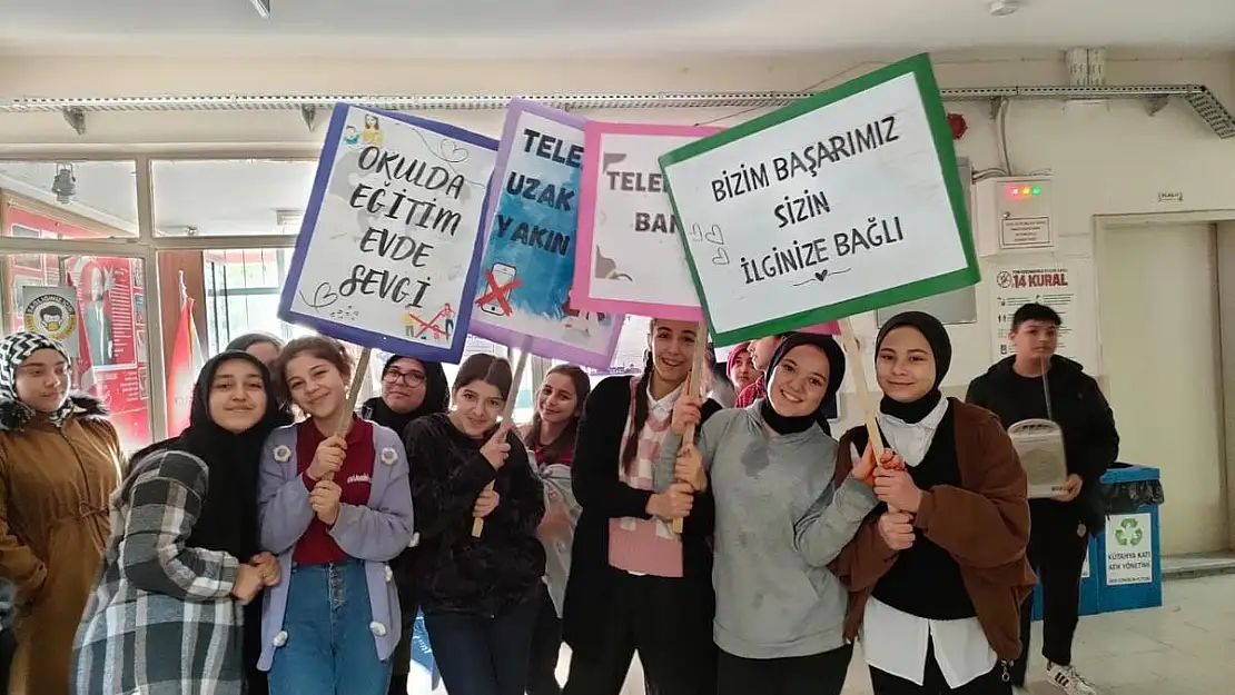 Harezmi'yi benimsediler: “Telefona değil bize bakın”