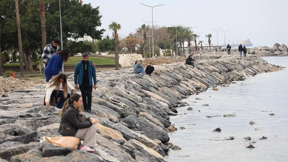 Hatay’da, vatandaşlar yeni yılın 2023’ü unutturmasını temenni etti