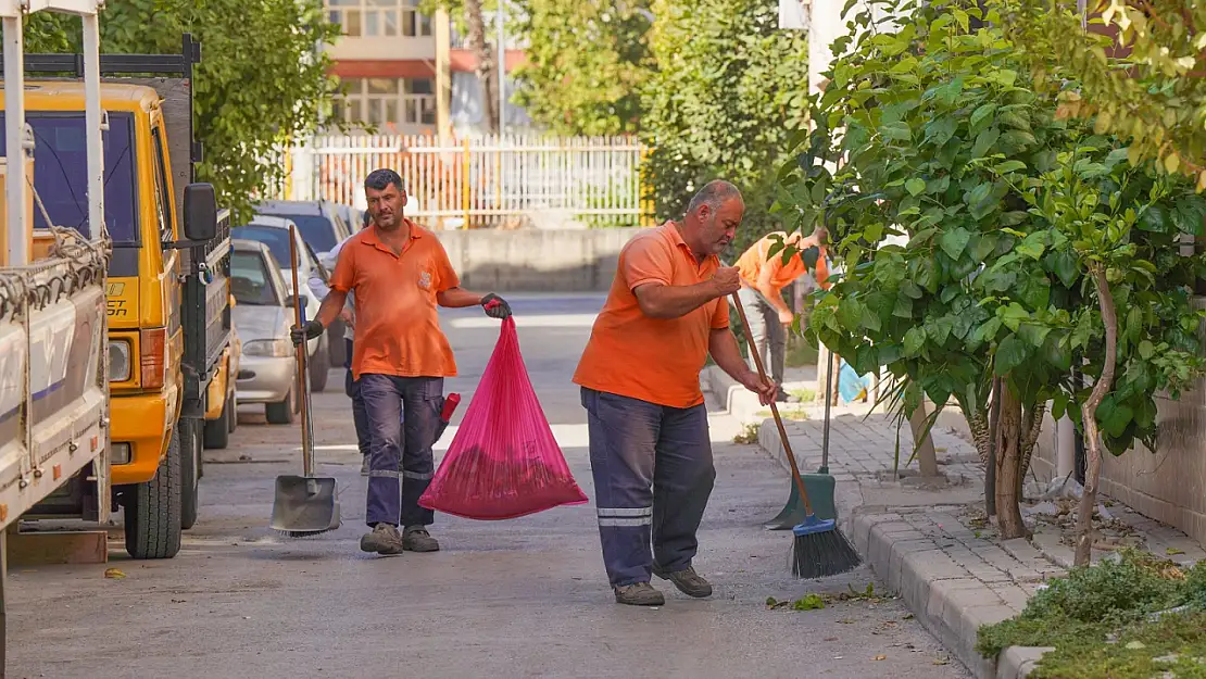 Her mahallede dip bucak temizlik yapılıyor