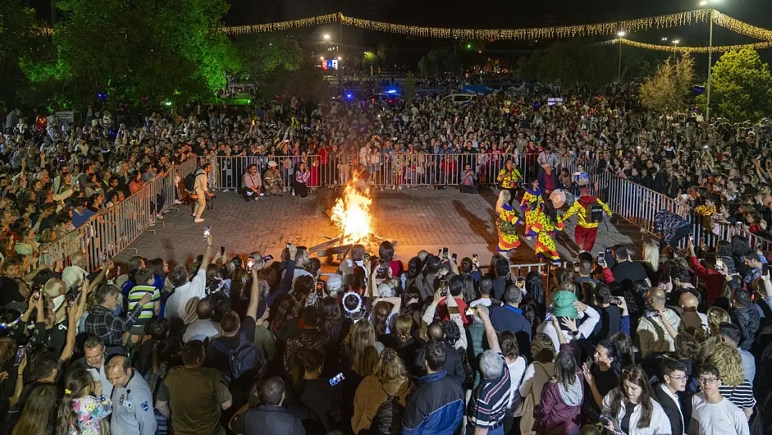 Hıdırellez ateşi Kültürpark'ta yandı, İzmir baharı coşkuyla karşıladı