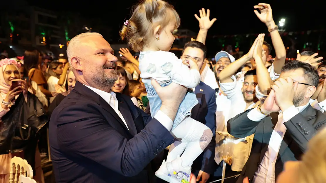Hıdırellez'de unutulmaz gece! Menemen'de finali o isim yaptı