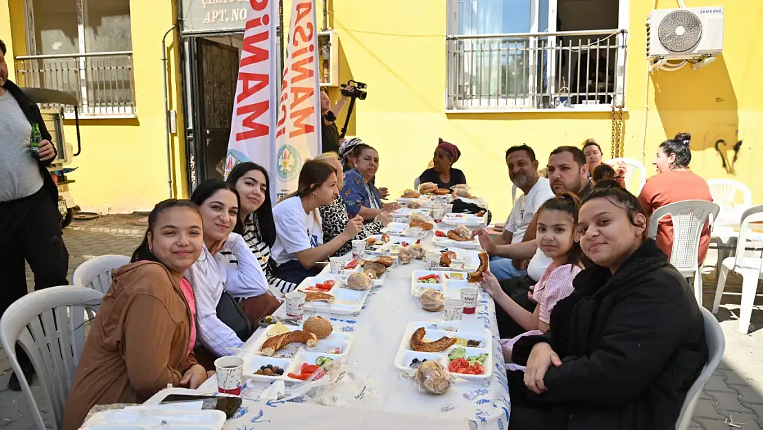 Hıdırellez neşesi Manisa sokaklarını sardı!